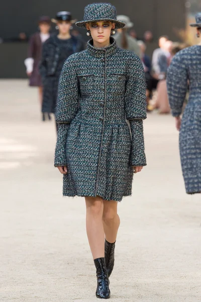 Look 3